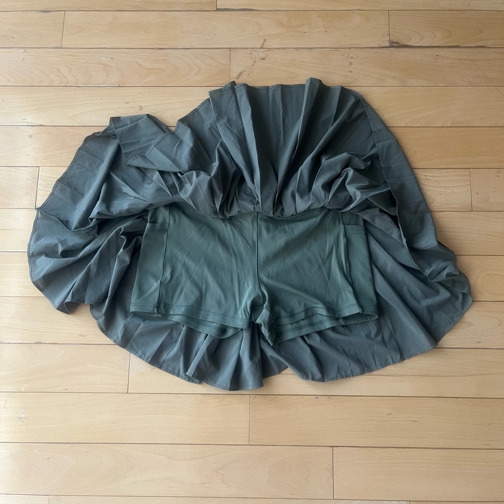 NWOT Offline by Aerie Keep It Cool Olive Fun Pleated Tennis Skirt/Skort - Picture 3 of 5